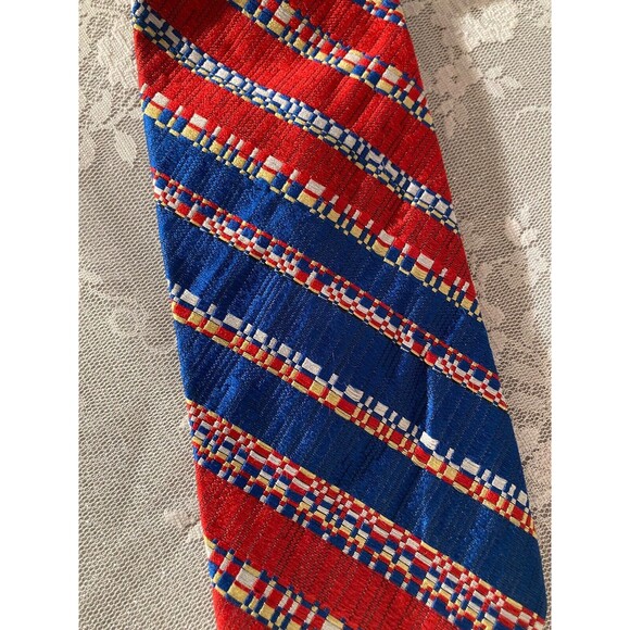 Vintage 70s Fat Necktie 1970s Funky Red White & Blue Polyester Wide Tie Retro - Picture 3 of 4